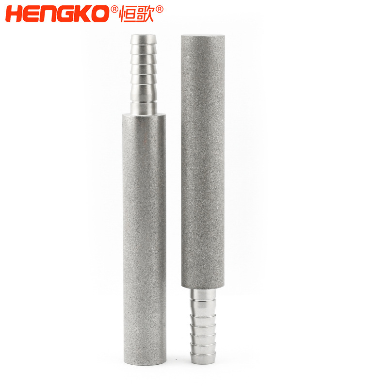 不銹鋼粉末燒結(jié)曝氣頭擴散器孔隙率高流通速度快，用于臭氧發(fā)生器